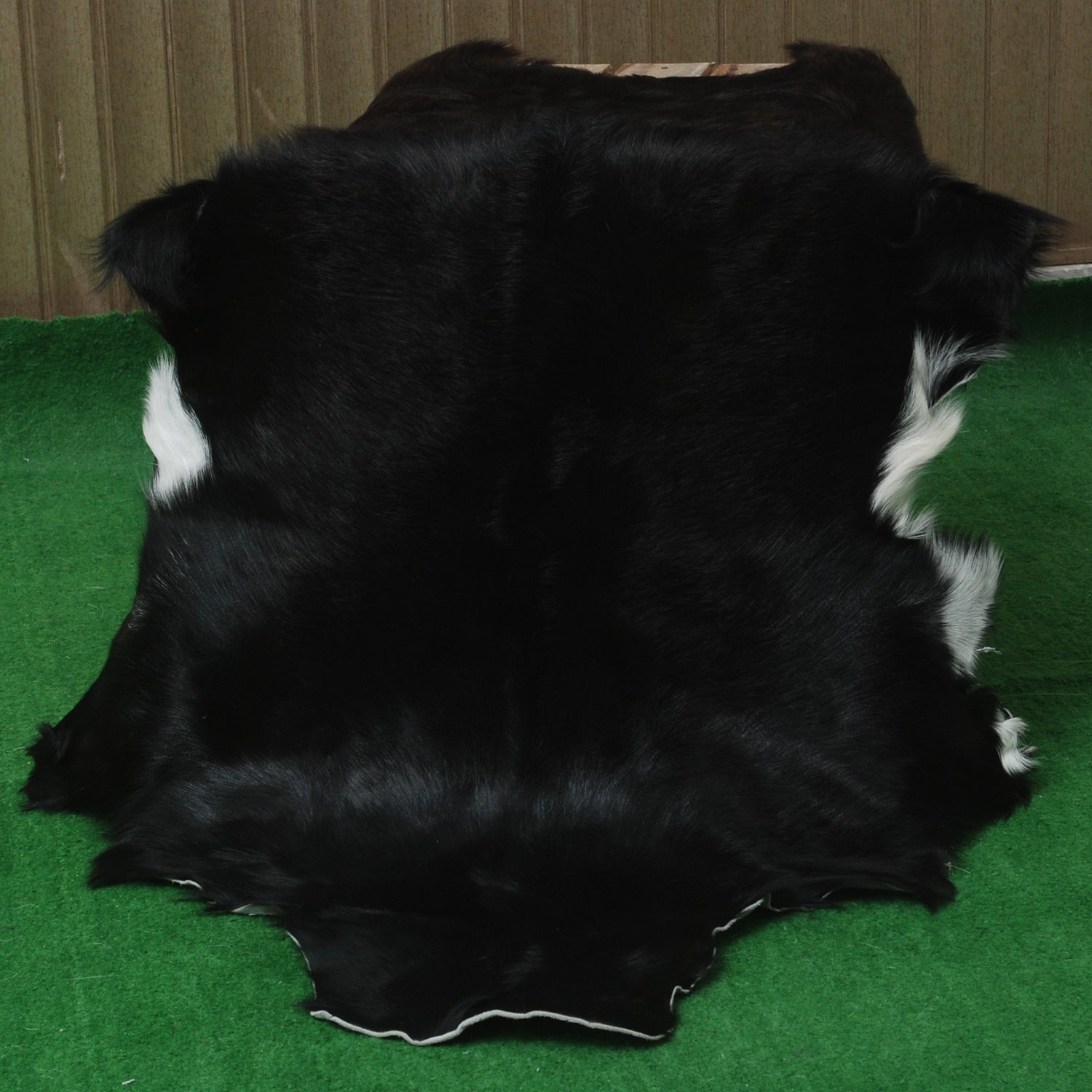 Modern Sophistication: Genuine Black & White Goat Skin Throw Rug - Hypoallergenic - Eco-Friendly - Unique Animal Skin Goathide - Non-Slip - Celestial Leather Limited