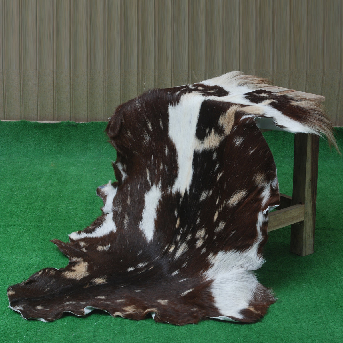 Tri-Color Handmade Goat Skin Rug – Unique Style for Your Home Décor