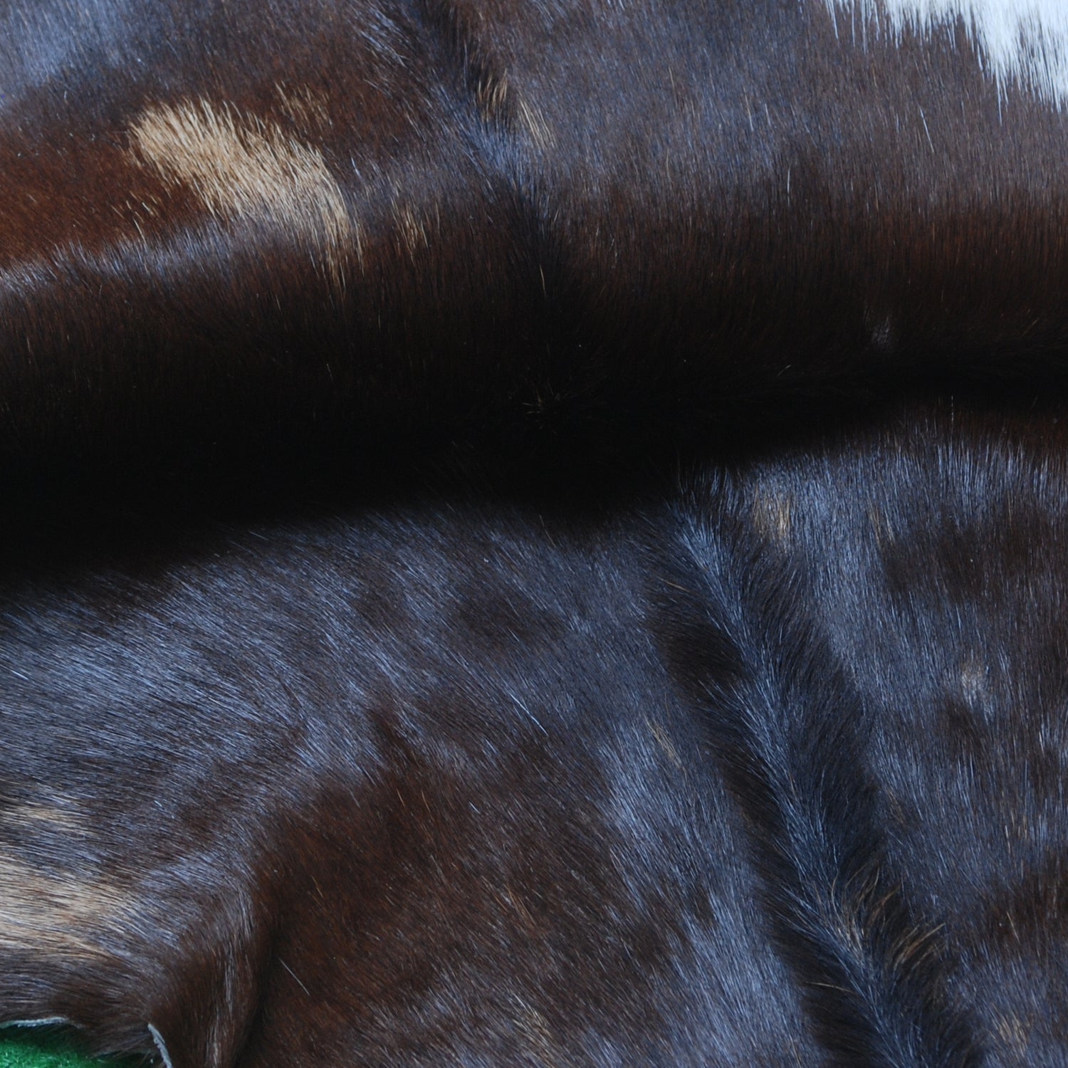 Luxurious Dark Brown & White Goat Skin Rug - Handmade Pure Goat Skin Floor Rugs for Stunning Natural Beauty & Eco-Friendly Charm