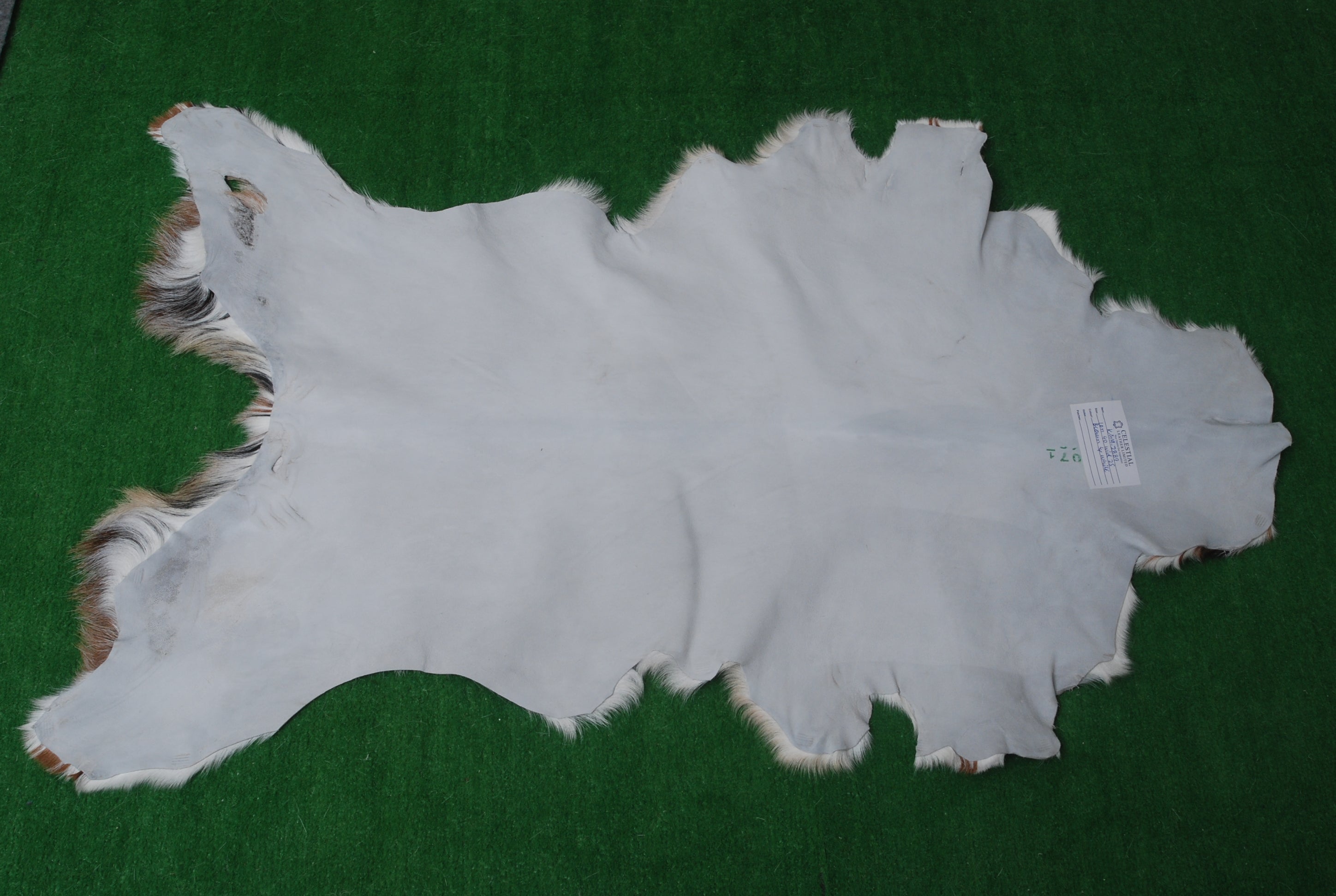 Luxurious Brown & White Goat Skin Rug - Handmade Pure Goat Skin Floor Rug - Unique Design - Hypoallergenic & Kid-Friendly - Non-Shedding