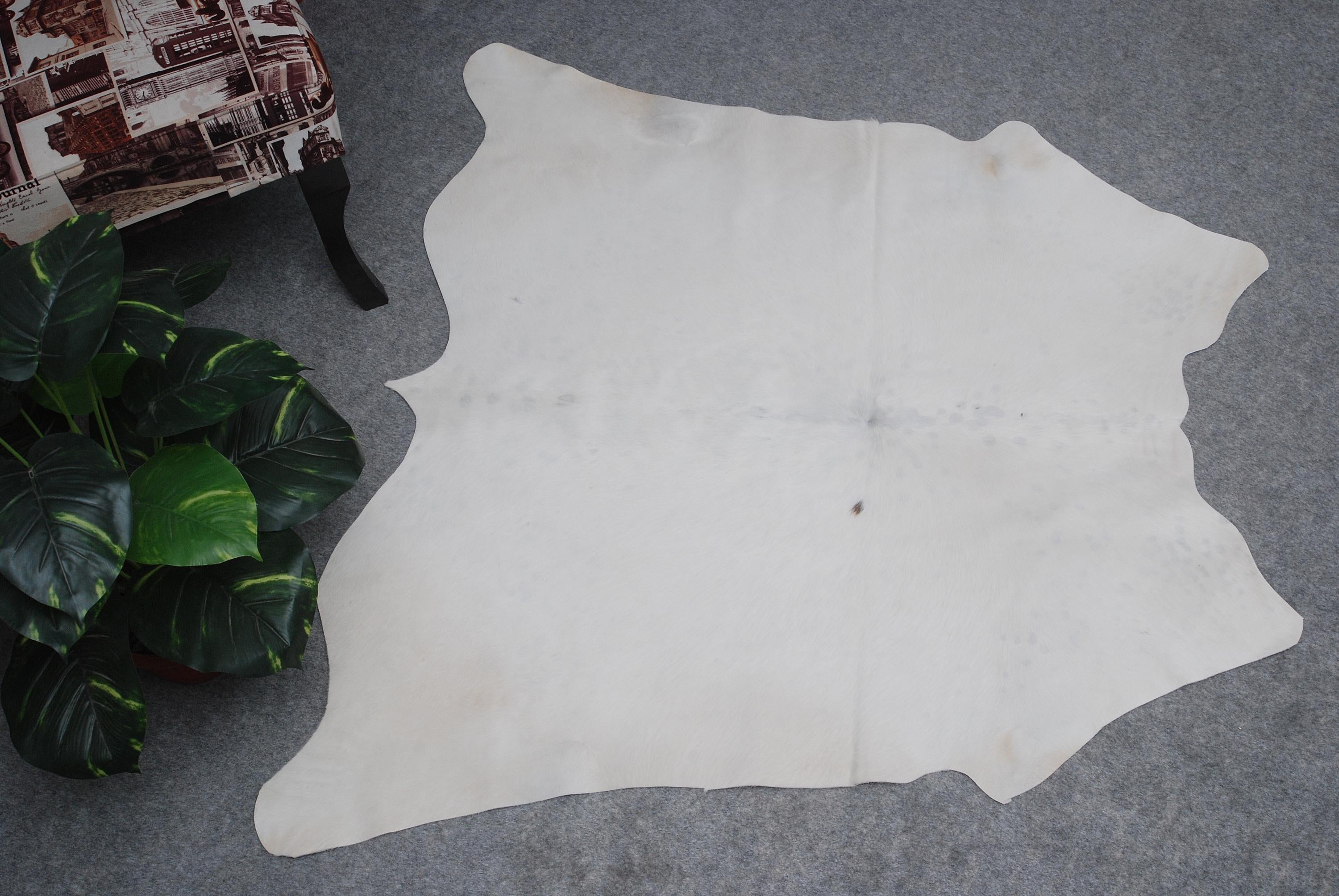 Luxurious Premium Animal Print Cowhide Rug for Chic Living Spaces | Large Size | Hypoallergenic & Non-Slip | Handcrafted - Durable | Free