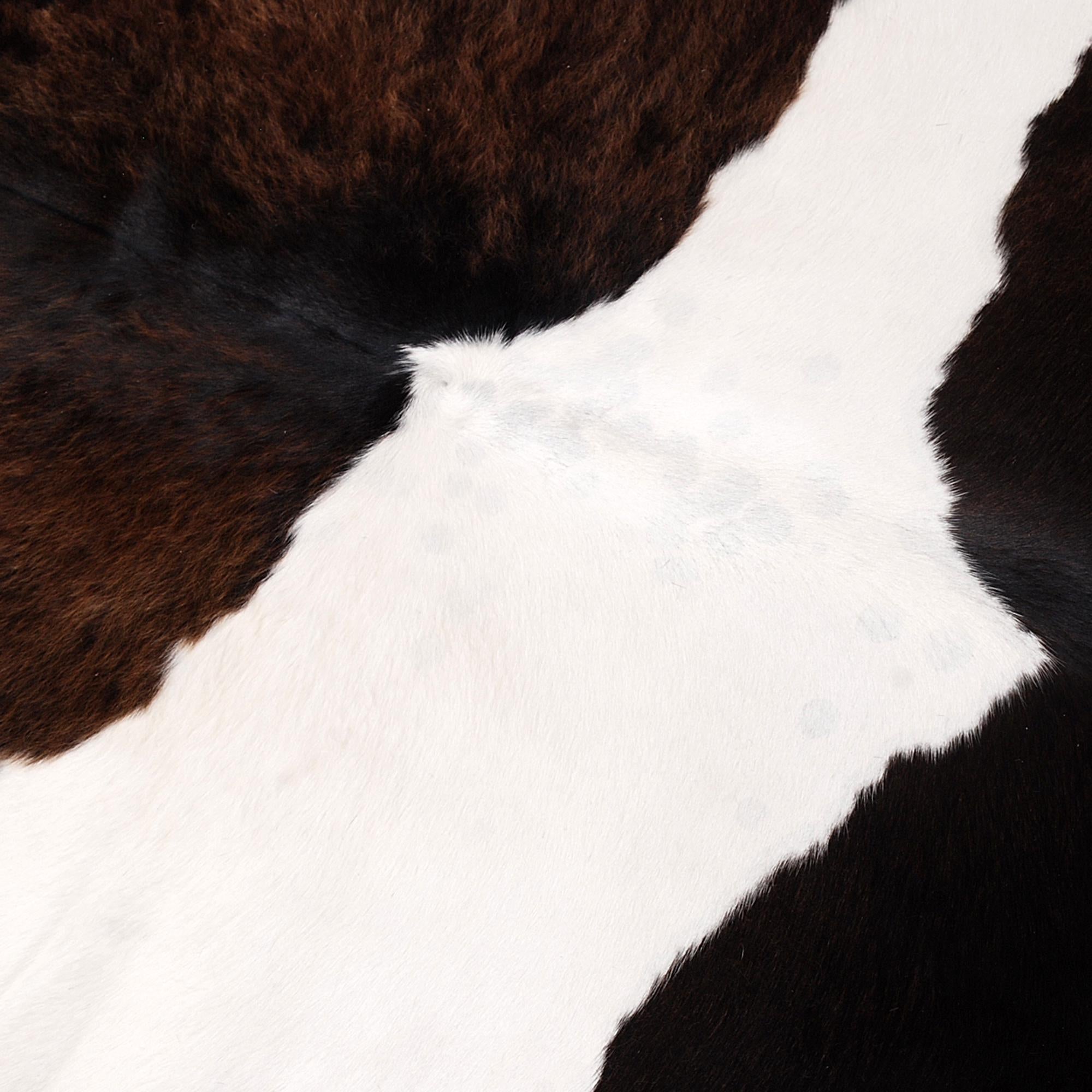 Luxurious Natural Cowhide Rug for Rustic Home Decor - Hypoallergenic, Non-Slip Backing, Handcrafted with Unique Beauty