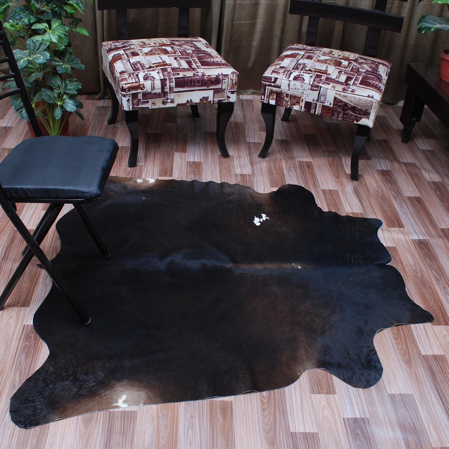 Luxurious Medium Brown & White Cowhide Rug - Handcrafted, Hypoallergenic, Non-Slip Backing, Durable - Unique Animal Pattern Rug for Living