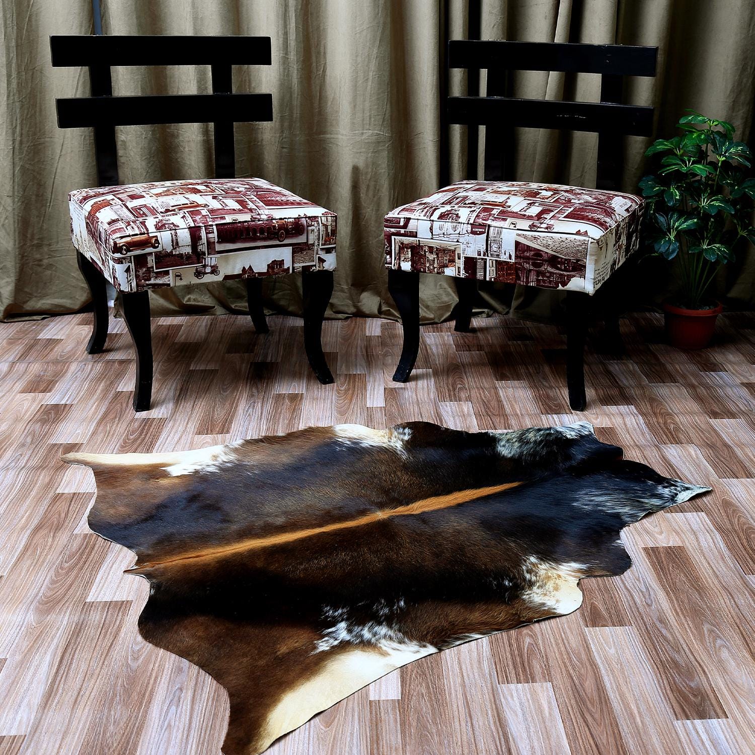 Luxurious Brown and White Cowhide Rug - Hypoallergenic, Non-Slip Back, Handcrafted Natural Hide Rug with Animal Pattern - Small Size - Free