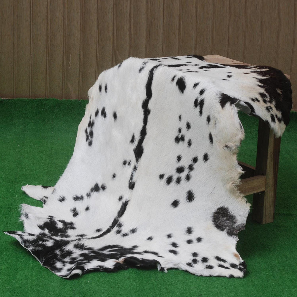 Original Goatskin Hide Brown,  Goat Skin Rug, Goatskin Pelt,  Home Decor Animal Skin Rug,  Bedroom Aesthetic Area Rug,  Brown and White Goat Hide Rug, Goat Skin Rug,  Animal Skin Rug, Real Hair on Hide,  Goal Pelt Rug, Home Decor Rug,  Living Room Area Rug,  Wall Hanging Rug,  Aesthetic Rug,  Leather Rug,  Decorative Rug,  Brown Goatskin Rug,  GoatHide Brown White