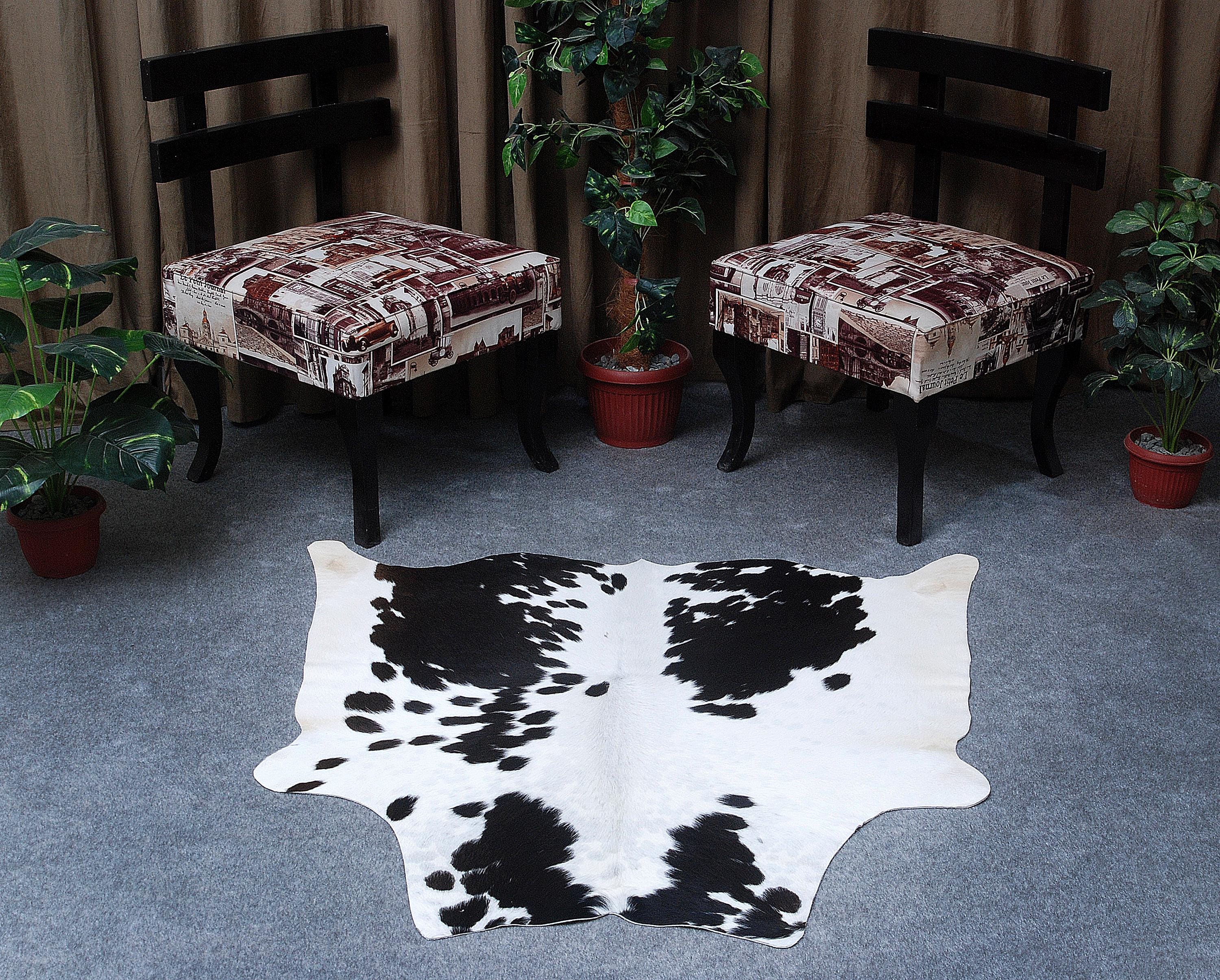 Luxury Handcrafted Cowhide Rug in Bold Black and White - Stunning Home Décor Accent with Hypoallergenic Properties