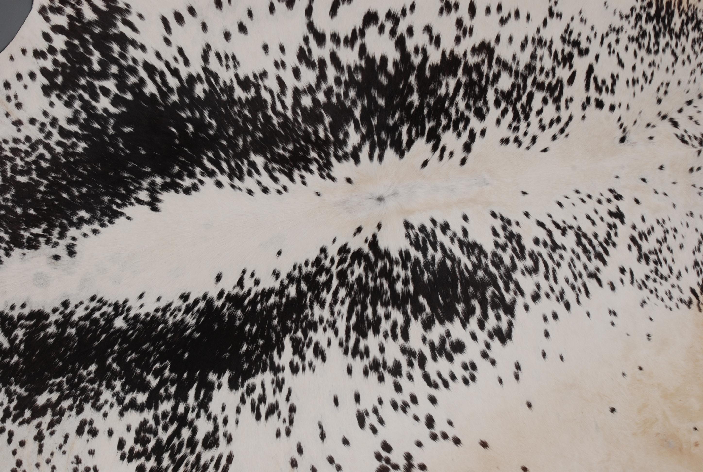 Luxury Medium Black White Cowhide Rugs Cow Hide Carpet For Bedroom/living room