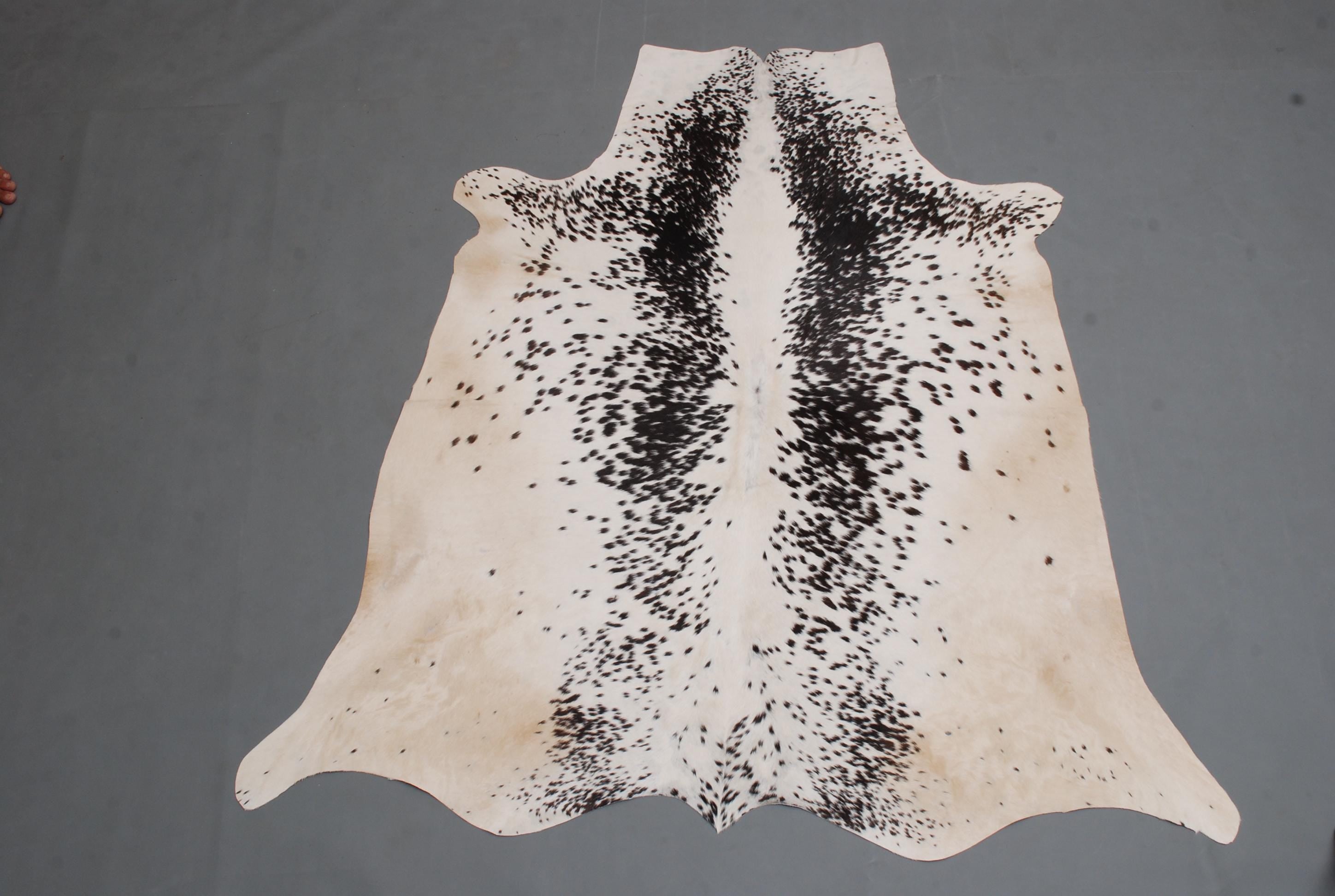 Luxury Medium Black White Cowhide Rugs Cow Hide Carpet For Bedroom/living room