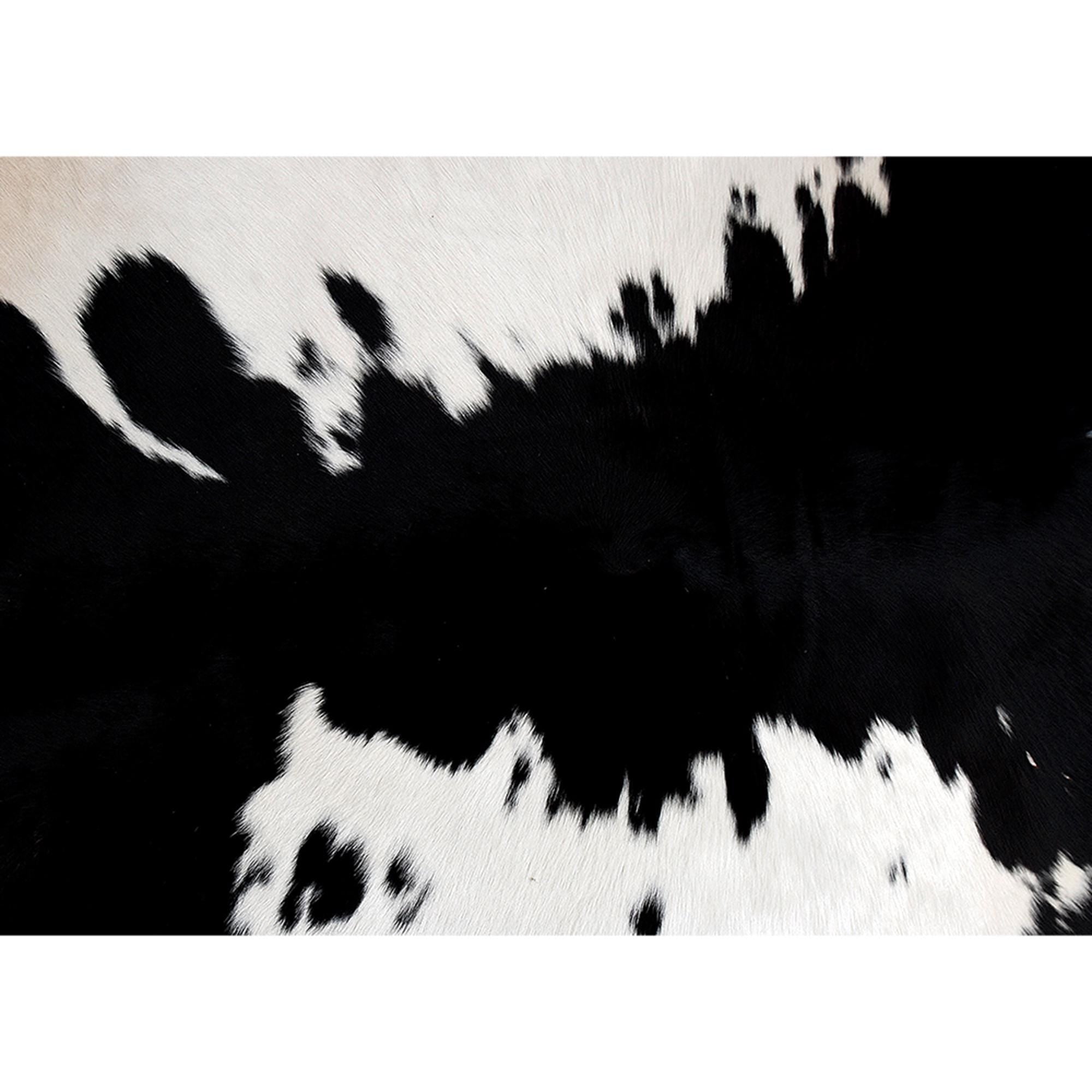 Luxurious Medium Brown & White Cowhide Rug with Hypoallergenic Properties - Unique Animal Pattern - Handcrafted Natural Hide for Timeless