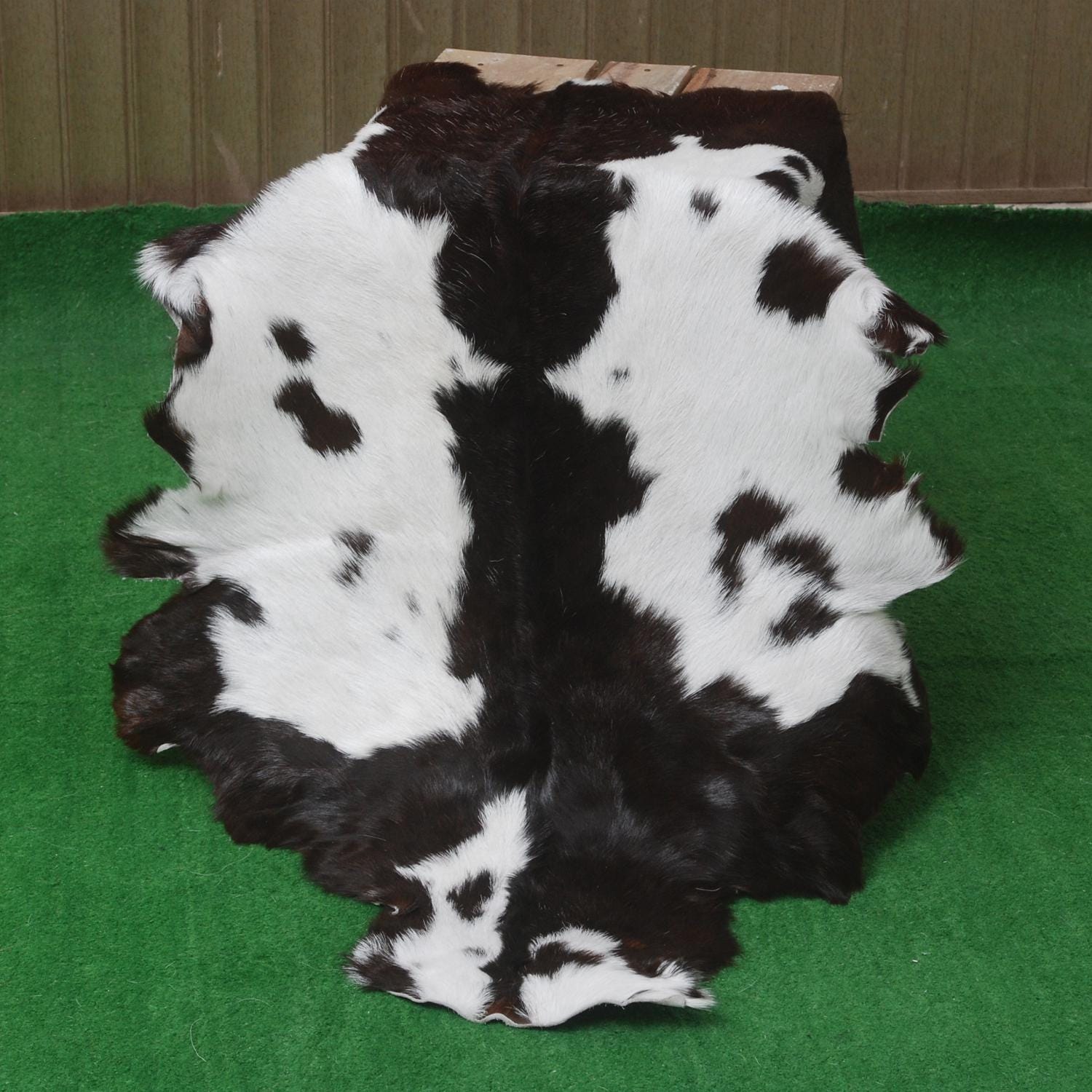 Original Goatskin Hide Brown,  Goat Skin Rug, Goatskin Pelt,  Home Decor Animal Skin Rug,  Bedroom Aesthetic Area Rug,  Brown and White Goat Hide Rug, Goat Skin Rug,  Animal Skin Rug, Real Hair on Hide,  Goal Pelt Rug, Home Decor Rug,  Living Room Area Rug,  Wall Hanging Rug,  Aesthetic Rug,  Leather Rug,  Decorative Rug,  Brown Goatskin Rug,  GoatHide Brown White