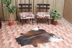 Luxury Medium Cowhide Rug - Classic Brown & White Natural Hair Rug for Bedroom/Living Room - Hypoallergenic, Durable, Handcrafted Beauty