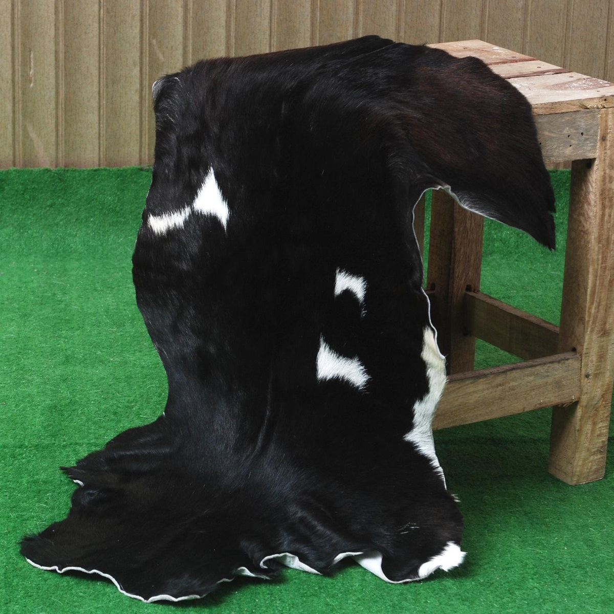 Original Goatskin Hide Brown,  Goat Skin Rug, Goatskin Pelt,  Home Decor Animal Skin Rug,  Bedroom Aesthetic Area Rug,  Brown and White Goat Hide Rug, Goat Skin Rug,  Animal Skin Rug, Real Hair on Hide,  Goal Pelt Rug, Home Decor Rug,  Living Room Area Rug,  Wall Hanging Rug,  Aesthetic Rug,  Leather Rug,  Decorative Rug,  Brown Goatskin Rug,  GoatHide Brown White