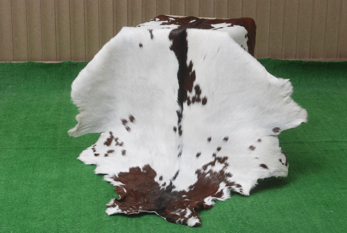 Original Goatskin Hide Brown,  Goat Skin Rug, Goatskin Pelt,  Home Decor Animal Skin Rug,  Bedroom Aesthetic Area Rug,  Brown and White Goat Hide Rug, Goat Skin Rug,  Animal Skin Rug, Real Hair on Hide,  Goal Pelt Rug, Home Decor Rug,  Living Room Area Rug,  Wall Hanging Rug,  Aesthetic Rug,  Leather Rug,  Decorative Rug,  Brown Goatskin Rug,  GoatHide Brown White