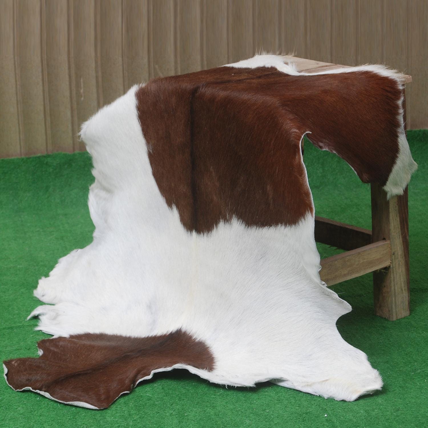 Luxurious Brown and White Goat Hide Rug - Premium Hair-On Goatskin Rug - Sustainable & Eco-Friendly - Handcrafted Elegance